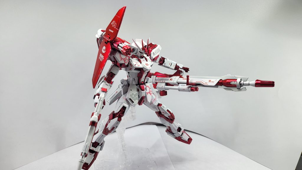 ランチャーストライカーはストライクのカラーリングに合わせてオリジナルカラーにて塗装しました!