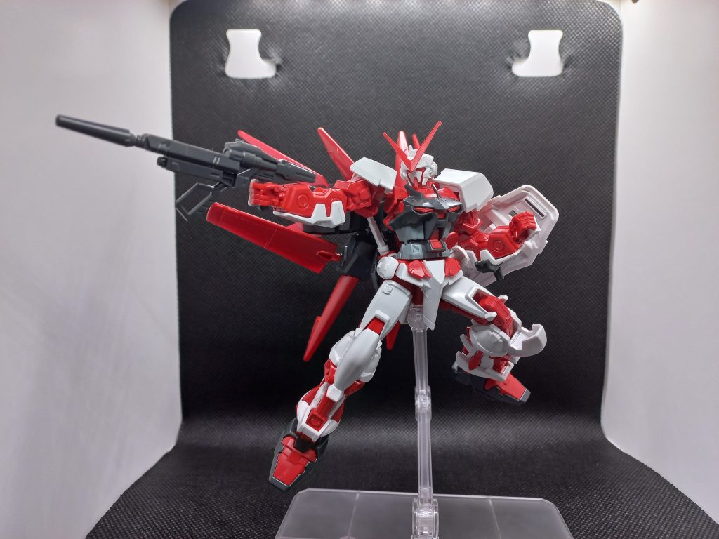 おまけシード撃ちの再現を試みたんですが、首の可動範囲が思った以上に狭くてちょっと間抜けな感じになってしまいました(gundam-kao2)