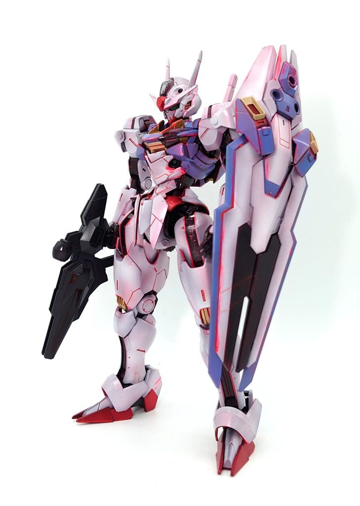 塗装は、黒で下地→メタルレッドで下地２層目→各装甲色→全体に薄くメタルレッド→細々したところにエナメル蛍光レッドを筆塗り→トップコートの順でやってます。