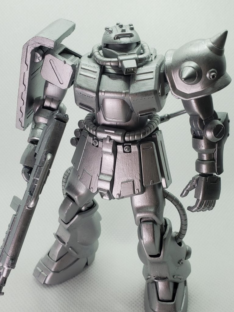 基礎工作やディテールアップが終わって全体にシルバーを塗った状態です。この段階で結構塗膜が厚ぼったい感じがします。次回は注意して作業するようにしようと思います。