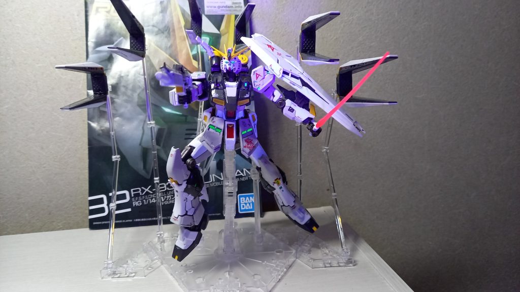 そして最後はやっと思うようにディスプレイできたフィンファンネル展開。最初はソフトプラ棒3ミリを曲げて飾っていましたが重さに耐えられずビヨんビヨんBEYOND THE TIME(^_^;)先週フラッと覗いた模型屋さんで水星の魔女向けウェポンディスプレイを見つけ「使えそう!」と思い試行錯誤して完成ヽ(*´∀`*)ノ半年に一体ペースですが今後ぼちぼち御披露目していきたいです。皆さんもエンジョイガンプライフヽ(*´∀`*)ノコンゴトモヨロシクですm(_ _)m