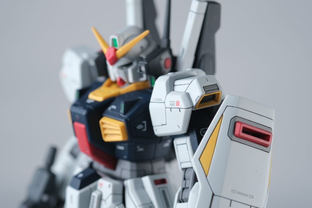 今回も見ていただきありがとうございました。https://gumpla.jp/hg/1896463PMX-003 ジ・オ(↑)を作った勢いでMk-Ⅱも、と頑張りました。やってみたかった「レッドチップ」はイメージがわかずやらなかったので、赤いデカールを貼ってポイントにしています。カクカクしてるから色も塗りやすく、ディテールアップのデザインもしやすかったです。また次回頑張ります。