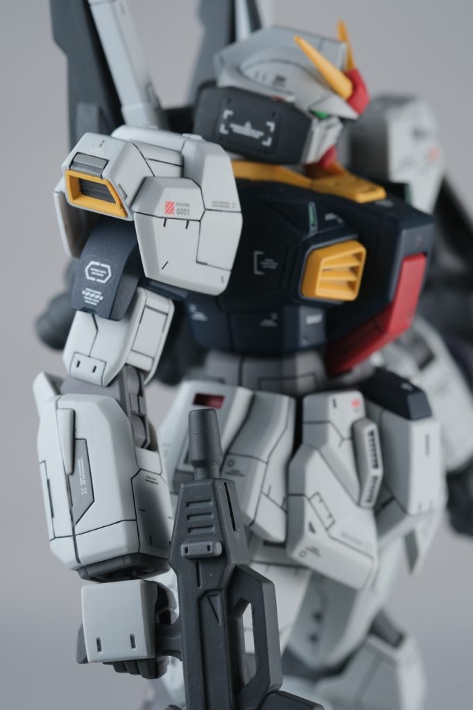 肩のグレー部分は、段落ちを作ってみました。そしてヘッドホンがステキ。(ヘッドホンじゃない)