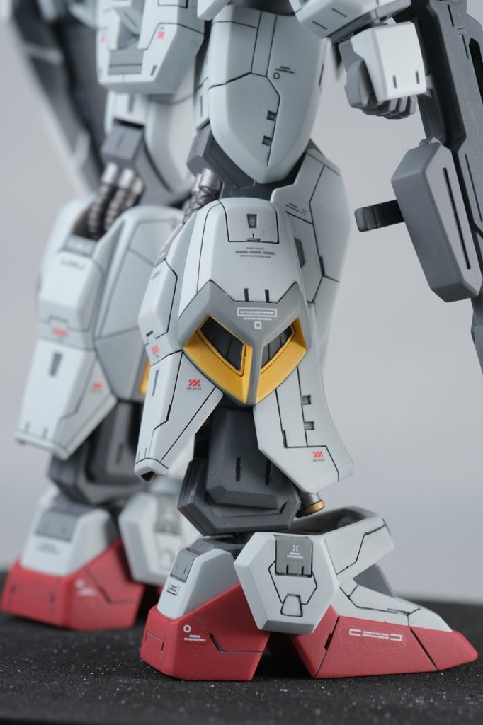 足。足の内側と外側で噴射口の形が違うので、ディテールアップのデザインをどう合わせるか、少し難しかったです。