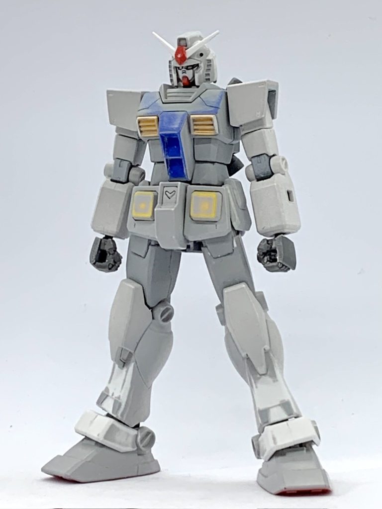 胸のパネルライン、太もも付け根、スネ下、2000年代前半に流行ったガンダムの意匠をさりげなーく投入。