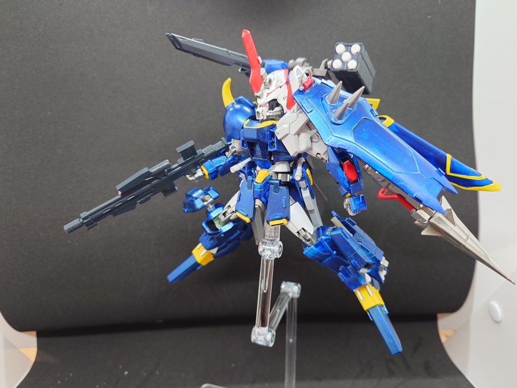 いらないかなーと思ったんですが、一応バックパックも製作。ベースは先日シールドを盗られたアグネスギャンのもの。あれもう本体しか残ってないぞ^^テヘ右側には大型レールガンという設定の、発売当初に一応買っておいたMGユニバースブースターとかいう超レアもののビームキャノンを容赦なく使いました。というか残りがそれくらいになってた。なんでだろ。