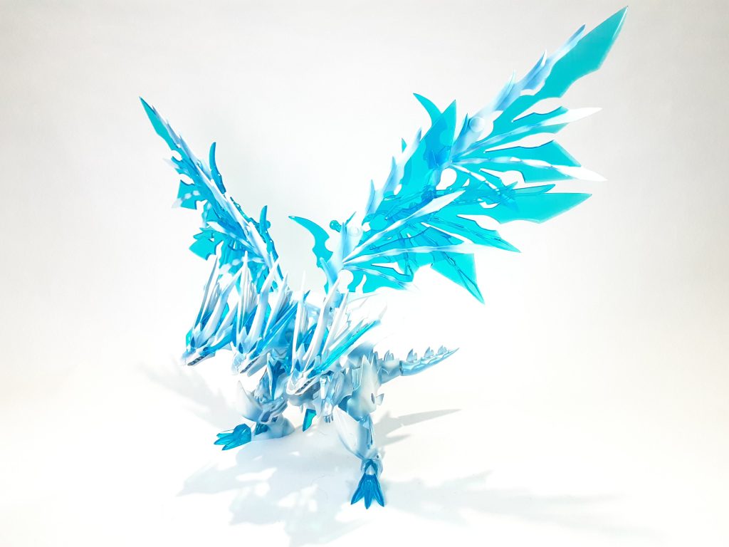 塗装はパール仕上げでキラキラにしました改造方法はフォロワーさんから教えて頂いたりそこで海外モデラーさんがやってますよと教えて頂きそこから知見を得て制作しましたただそのままやってもアレなので追加の首を動かせるように自分なりの解釈を加えました