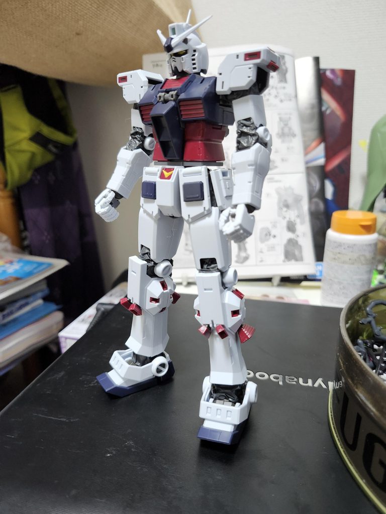 アーマーなし。思ったより平べったい印象作業用ロボットみたいですね