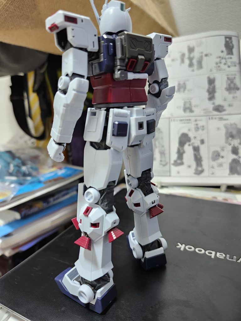 リア。このビームサーベルのしまい方が結構好き