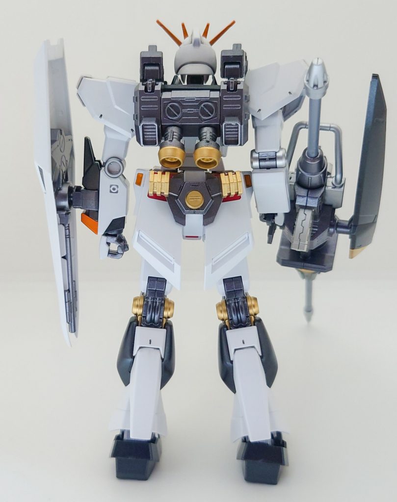 背面バックパックのキャノン砲は、昔のガンダムエース付録のRX‐78ガンダム用のカスタマイズパーツを取付けてみました。