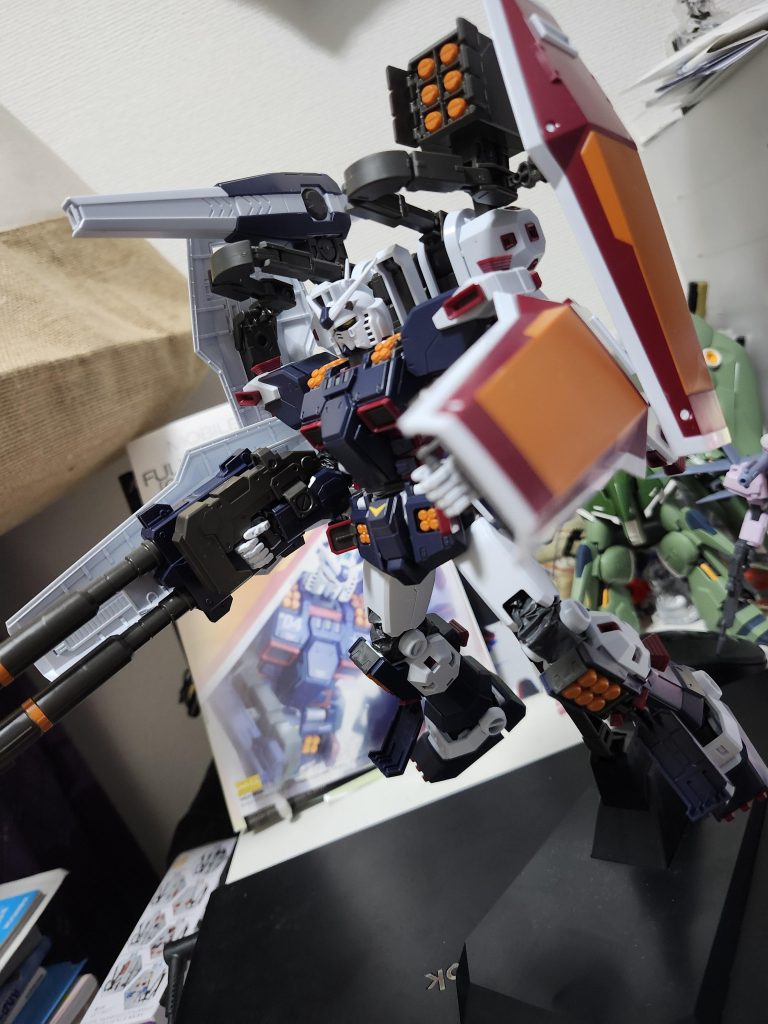 各部のミサイルハッチも開閉可能