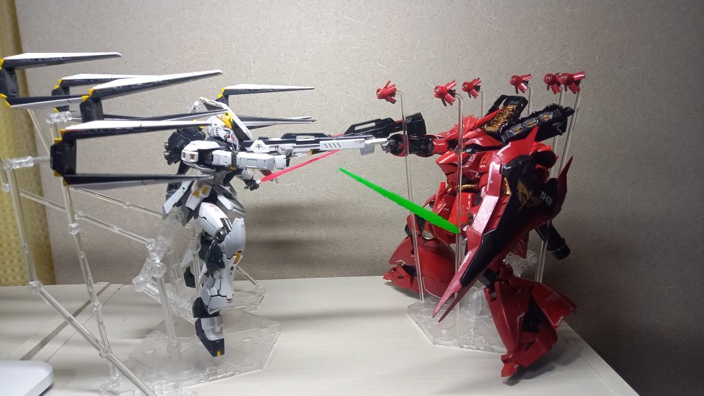 先日投稿したνガンダムとのファンネル戦。やっぱりテンションあがります( ^ω^)