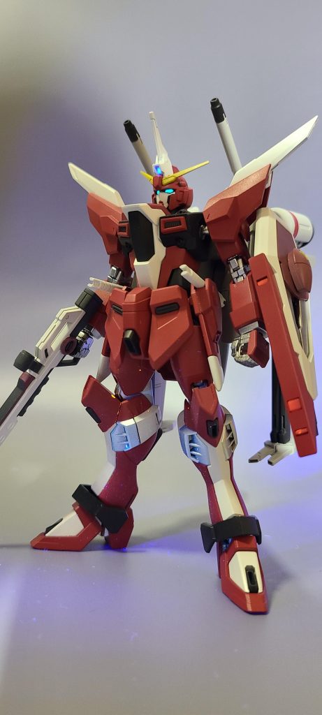 カメラ類を蛍光塗料で塗装しているので光ります。