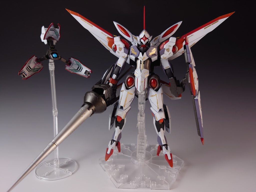 キャリバーンを青系統で作成したので、こちらは赤ベースで作成しましたが、フォルムと配色がテッカマンっぽい('ω')もともとの腕武装は独立させて、使い魔的な随伴機ってことにしました。代わりに、MSGのバトルランス持たせてます。