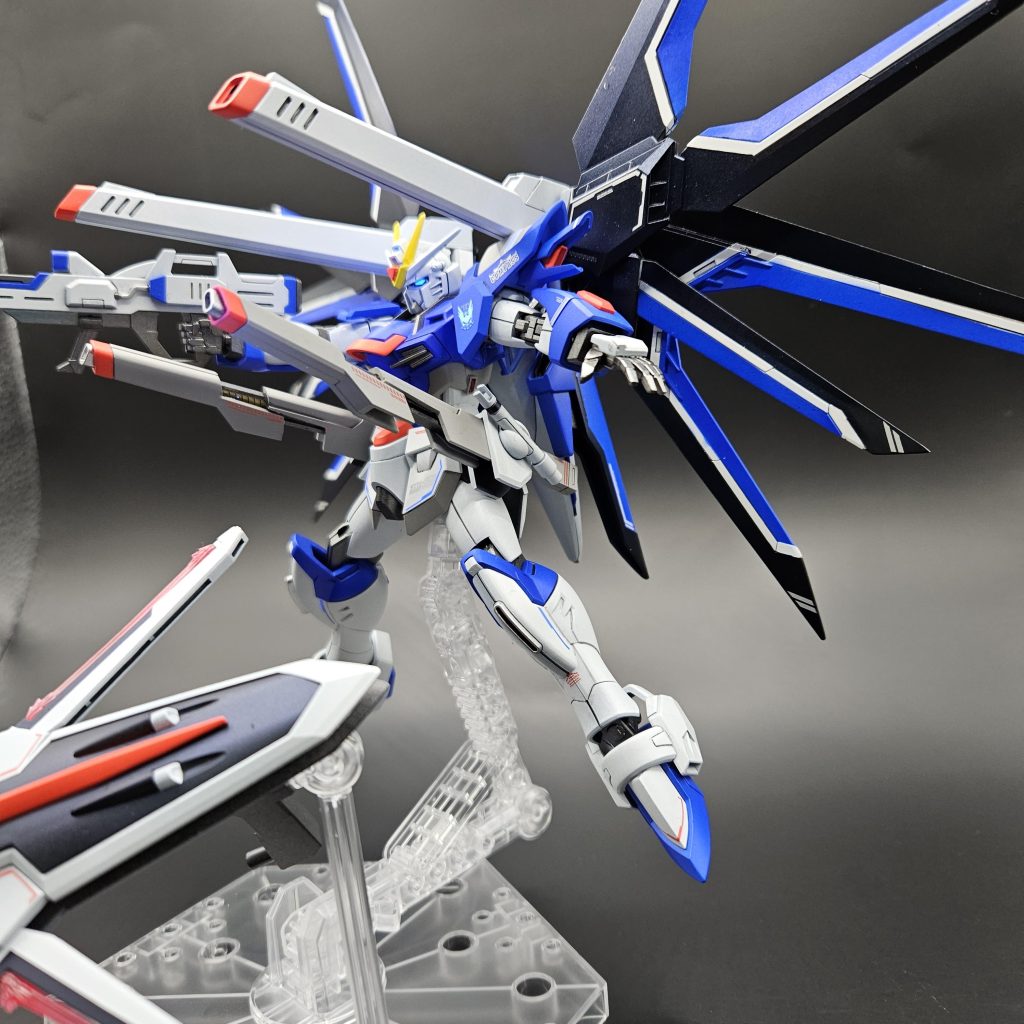 ハイマットフルバーストこれがかっこよくきまるプラモがHGで出るなんて、20年前は想像も出来なかったですね💦バンダイさんには感謝しかないꉂ🤣𐤔