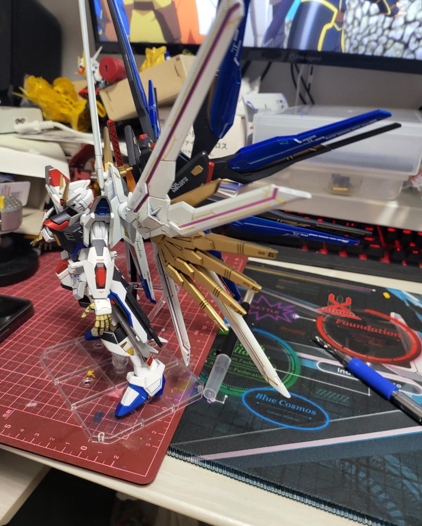 取り付けには30msの背中のジョイントパーツを使いプラウドディフェンダーに3mm穴を開けただけ。