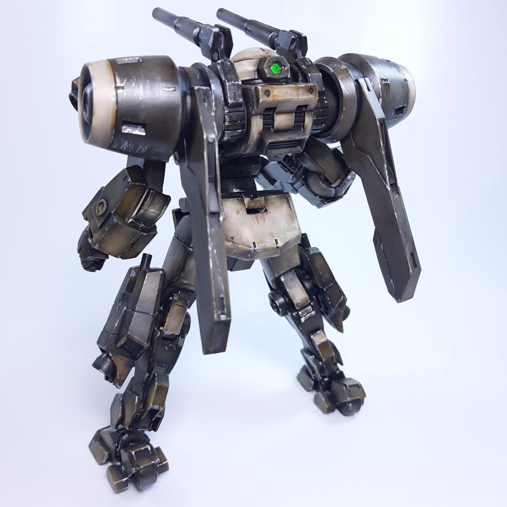 後ろにも顔が？！