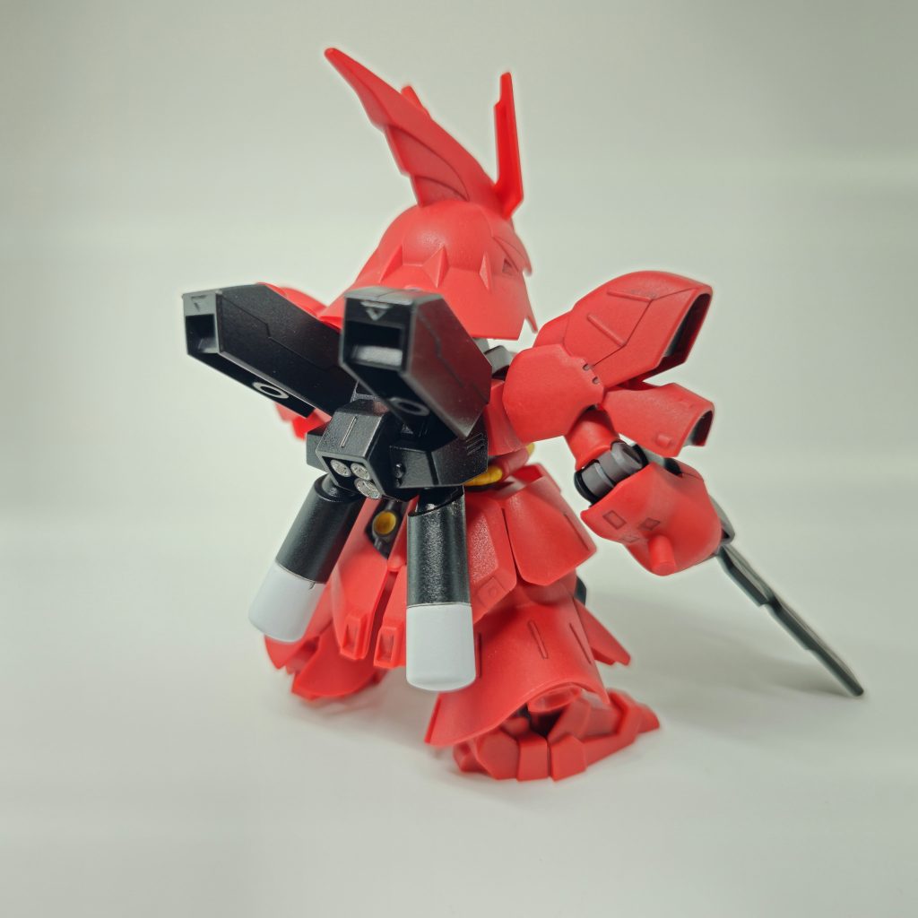 こだわりはプロペラントタンクを白でアクセントにしてます原作にはない表現ですが、シナンジュのあの白が好きなのでやってみましたつや消しの缶が無くなる寸前でちょっとガサガサになってます