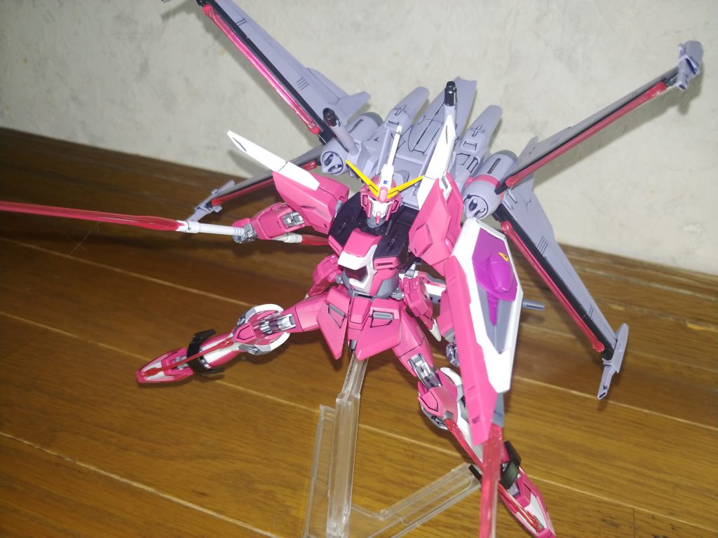 インフィニットジャスティスなビーム斬撃系。いいですね～この足技とか連結サーベルとか。