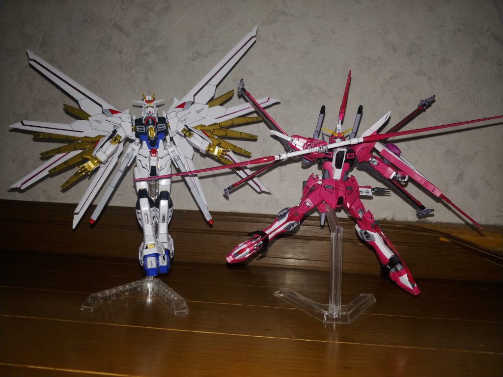 そして主役機ツーショット。