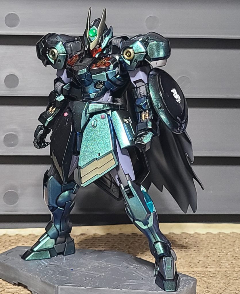 明るい照明下での全身像。カッコいいでしょ(自画自賛)