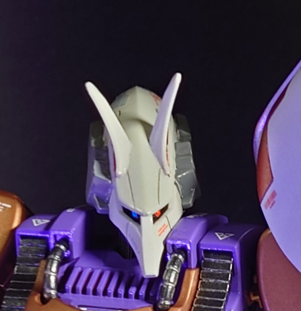 「顔をよく見てみろ、何に見える?」「・・・キツネ、ですかね?」「そうだ、左右のキツネの防衛隊、ってワケだ!」