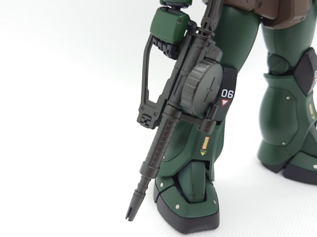 ザクマシンガンとヒートホークは黒鉄色。困ったときは取り敢えず黒鉄色。これでなんとかなります。色合いでミリタリー感出せるし鈍い光沢のおかげで武器の質感も表現できる