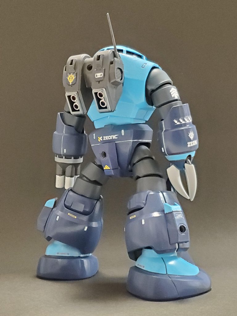 カノン砲と推進装置をパージしたLia view~✴️重量物をパージした事と陸戦用バックパックと脚部スラスターにより、機動性が🆙した状態です😊こちらの背面もスッキリしていて好きですね🎵