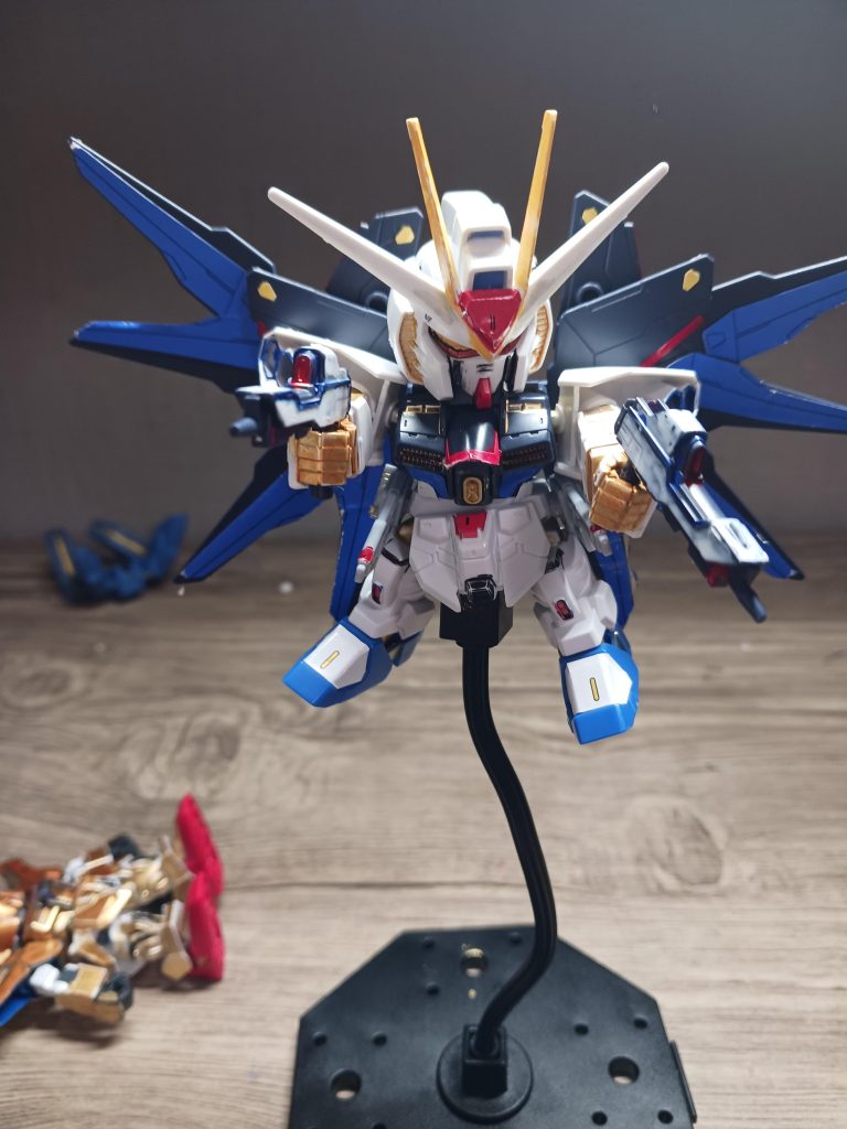 フルバーストをすることも可能です。ライジングフリーダムの腰を使用することによりレール砲が動きやすくなっています。