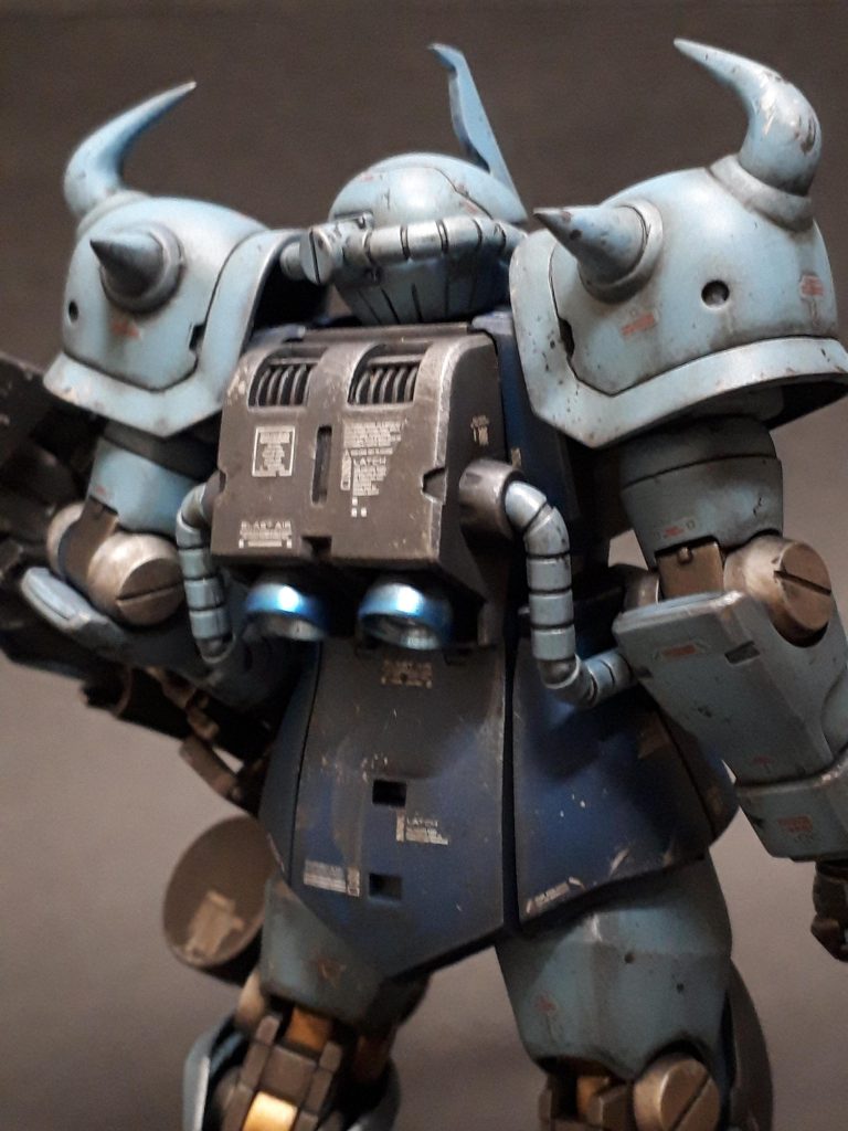 ランドセル上部の吸気口の工作。プラ板工作まだまだですなぁ。