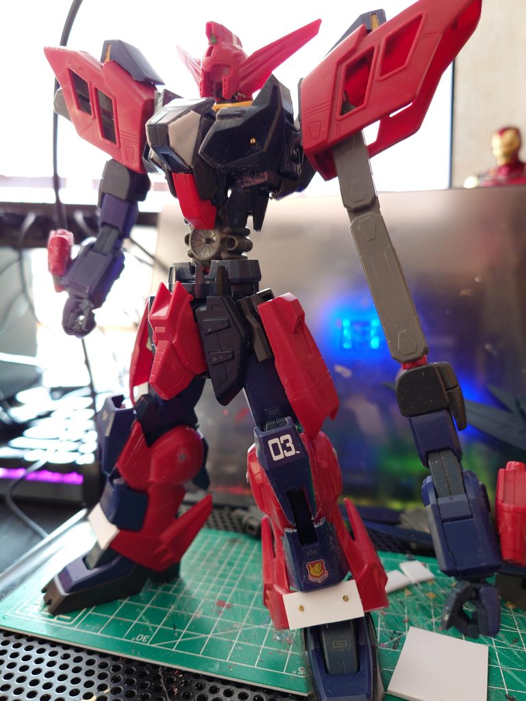 製作途中2。この時点では腕の接続軸に、Mk-Ⅱの肩がついていますが、アンバランスだったのでのちにオミットしました。