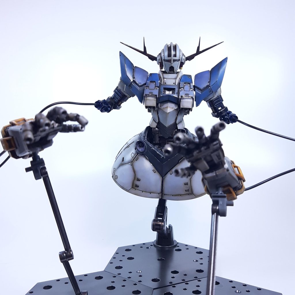 有線ビーム展開用の腕を支えるパーツを誤って捨ててしまい、不安定な状態になりました。って言うか、そもそも腕を支えるアーム自体が貧弱で、他のパーツにした方が良かったかも。・・・撮影後に妖怪パーツ隠しさんが戻してくれました(;^_^A