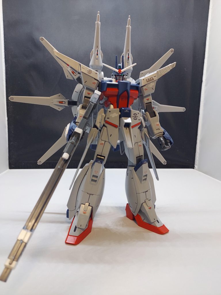 おそらく数十年のプラモデルですが、かなり出来がいいですよね✨レジェンドはMGとかもでてないのでこれでしか１/100はありません(-∀-`; )