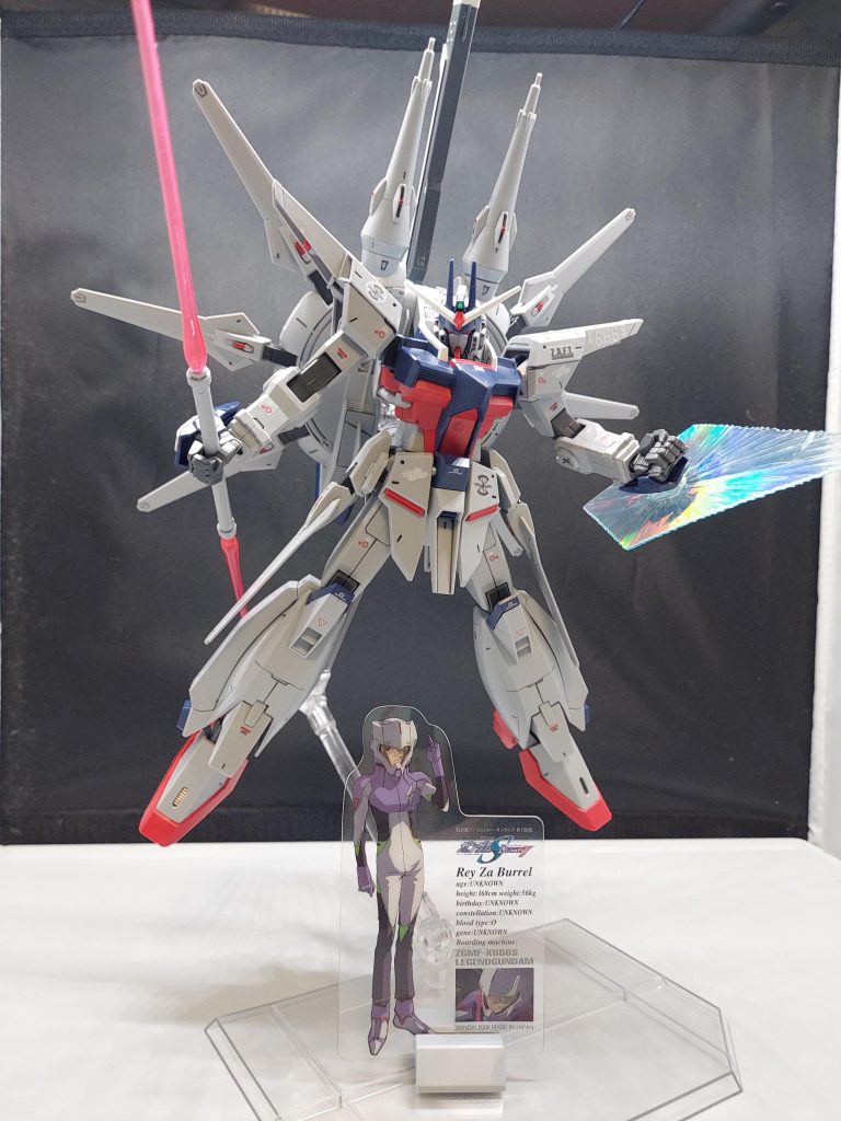 レイパネルと一緒に(*´▽｀*)昔のものでもかなり格好いいレジェンドガンダムのキット✨レジェンド好きにはおすすめです✌️