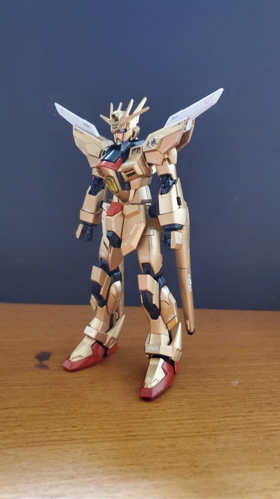 機体解説:動力源はハイパーデュートリオンエンジンである。これは、ディスティニー、ストライクフリーダム、インフィニットジャスティス3機からデータを回収、再設計された物を搭載している。また、それに伴い胸部を拡大したため、機体の全高が増加している。外装は比較的損傷の少なかった脚部以外はほぼ全て交換されている。機体の大部分は従来どおりヤタノカガミを再装備。また、黒色の部分においてはフェムテク装甲が試験的に採用されている。フェムテク装甲はブラックナイツの破損したパーツを鹵獲し解析をおこない生産した。腹部のトヴァシュトリ 超高インパルス砲の噴射口のみPS装甲である。ちなみにCE76年現在、MSでPS装甲、フェムテク装甲、ヤタノカガミ、3種類の特殊装甲を装備したのは本機のみである。腕部はインフィニットジャスティス弐式の物を、胸部ブロックはストライクフリーダム弐式をそれぞれの予備パーツを再利用している。腹部にはAQM/S-2028 トヴァシュトリ 超高インパルス砲を装備している。(ストライクフリーダム弐式と同型である。)サイドアーマにはオオワシ装備から73F式改高エネルギービーム砲を移設している。