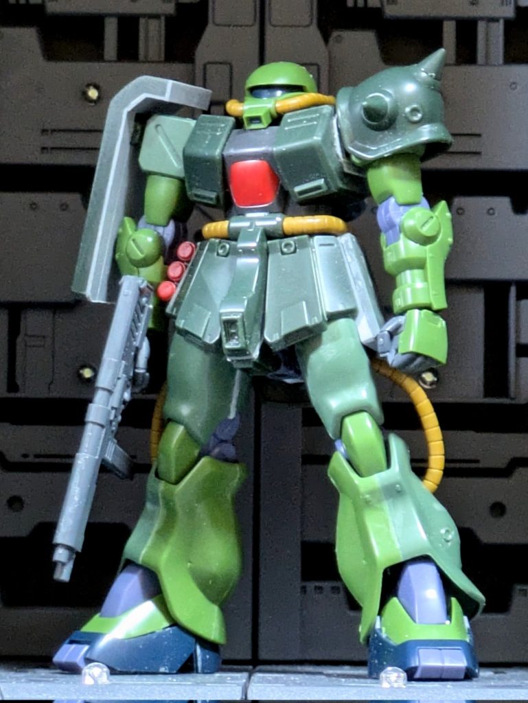 で、脇を締めて密着。ぎゅっとしまった感じになります。