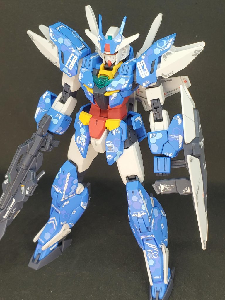 青部分にヘックス迷彩デカール、ラインマーキングを多めに貼りました。