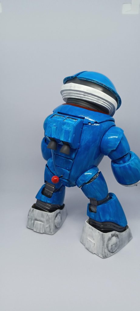 ドラ…アッガイの鈴は、ガンダムのビームライフルのスコープ部の余剰パーツ、しっぽはBB弾と真鍮線を使い自作しました。