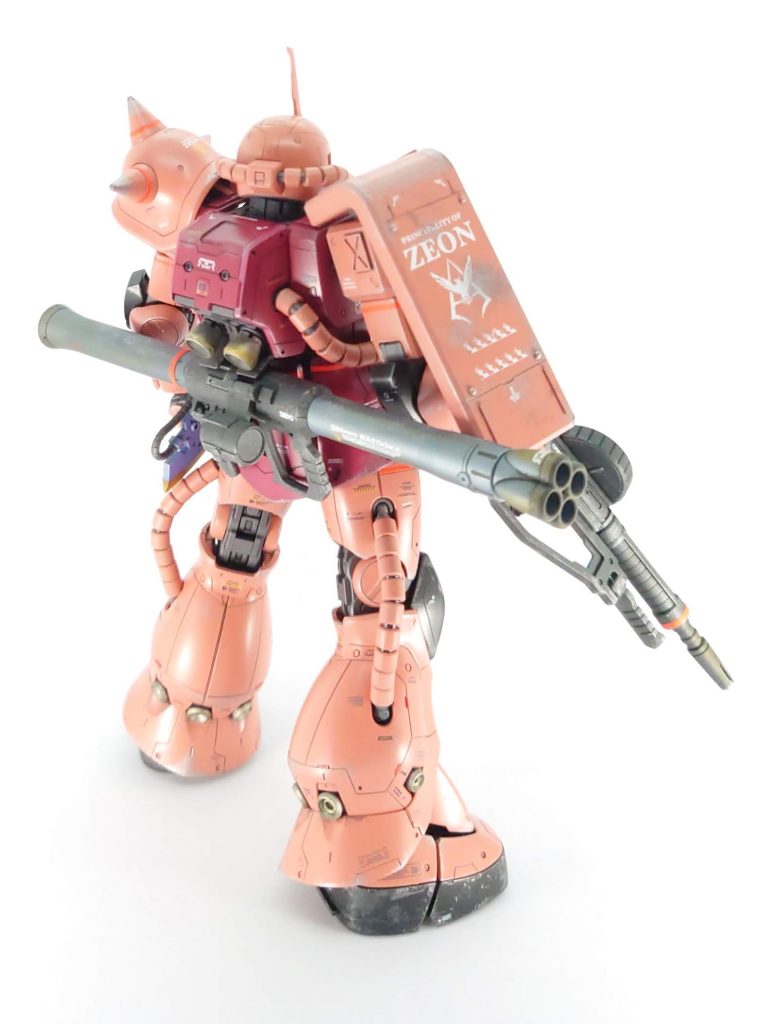 バックパックは設定的には明るい赤ですがあまりしっくりこなかったので、周りと同じ濃い赤に。ピンク:シャアピンク赤:シャアレッド黒:ニュートラルグレーVフレーム:ガンメタル(タミヤ)マシンガン、バズーカ:連邦グレー、アイスシルバーヒートホーク:ミリオンブルー、パールビビッドオレンジバーニア:チタンシルバー(タミヤ)+ウェザリングマスターやっぱり1/100のサイズ感が好きです。手に入れるのは難しいですが……ご覧いただきありがとうございました。