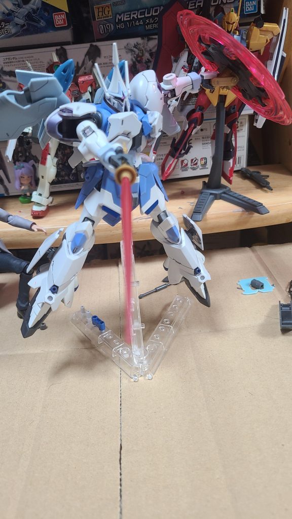 まぁ、王道の盾とサーベルで一枚。