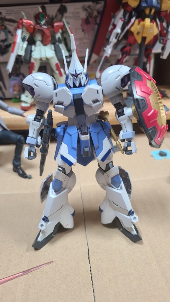 んで背中のバックパック無しの姿を。こう見ると元のギャンシュトロームのデザインが完成されてて弄るのに中々苦労しました…。こっちが前で。