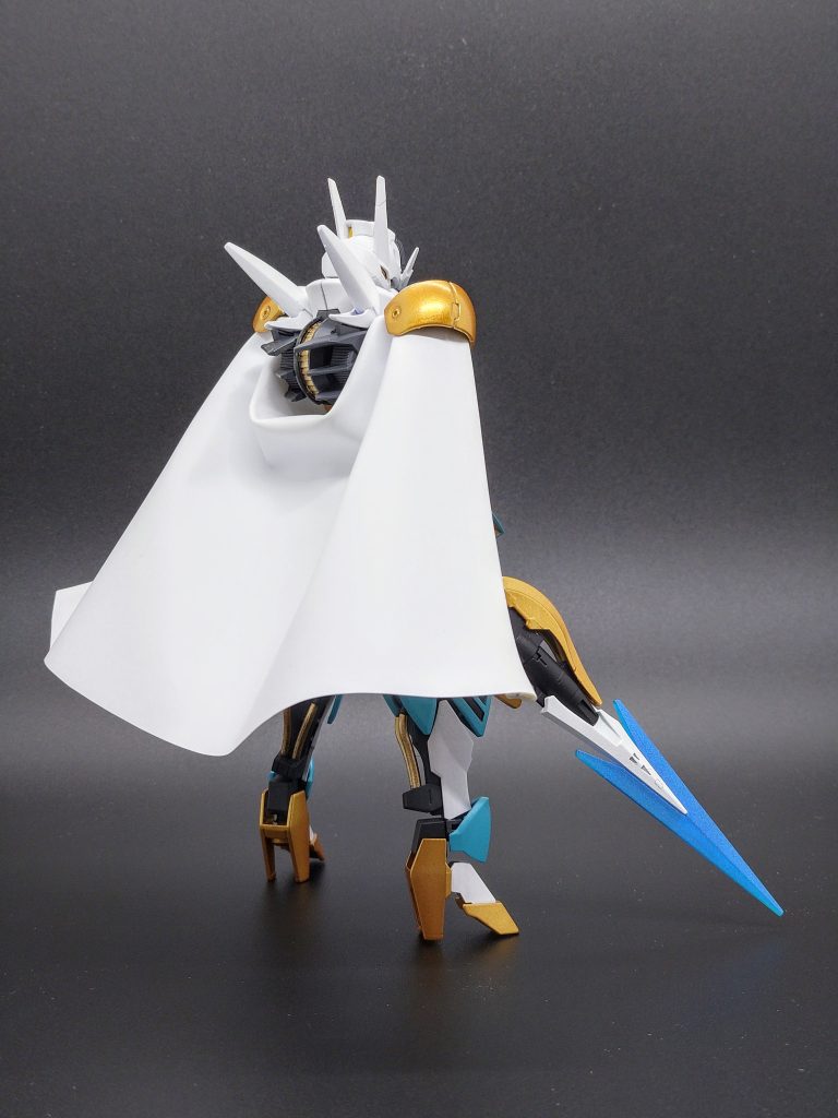 背面これまでの専用機と同じくマント装備です。