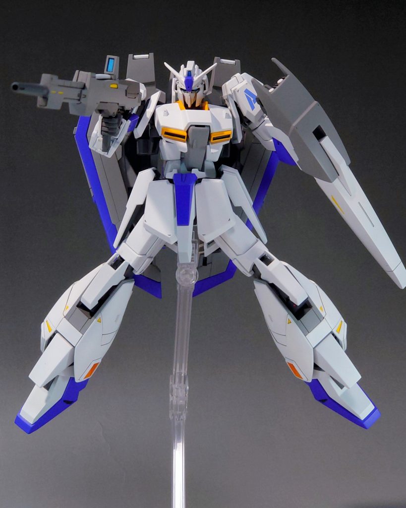 肩と胴体を繋ぐボールジョイントがかなり硬かったので調整。破損防止の為、引き出し式関節はガチガチに固めました。