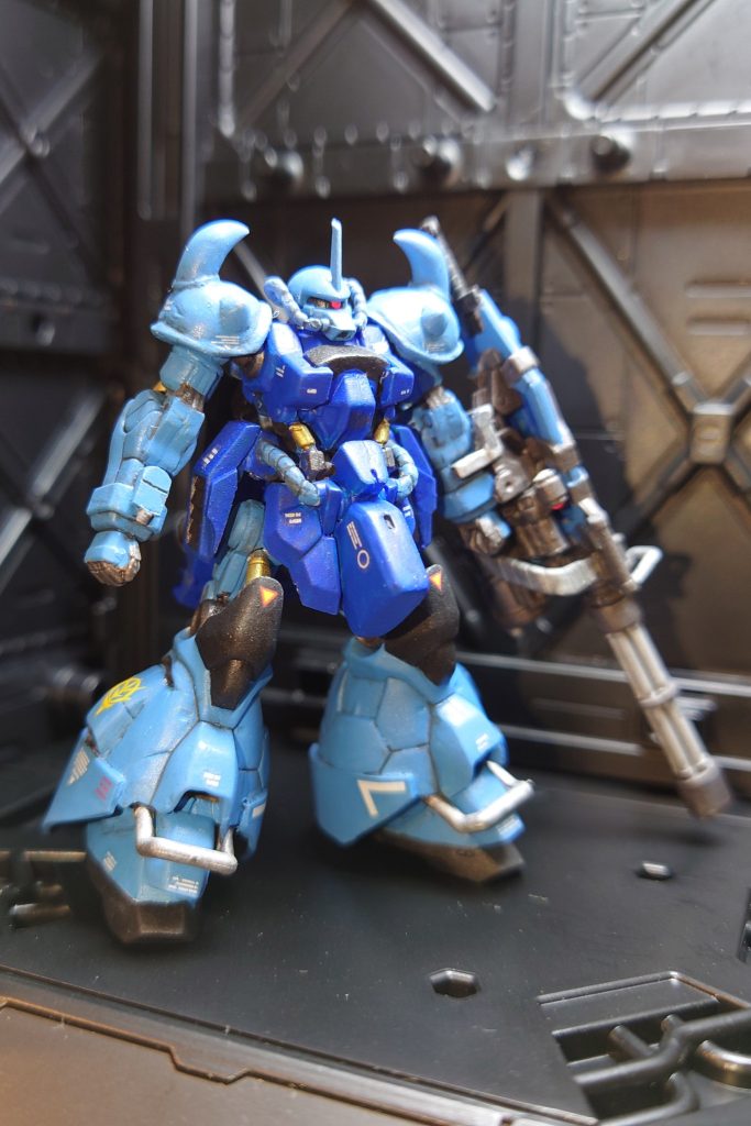 先日、クローゼットを整理していると、アーティファクトphase3で発売のグフ・フライトタイプを発見。phase3の発売当時から密かに考えていたのが…グフカスタムへの改造でした(笑)。