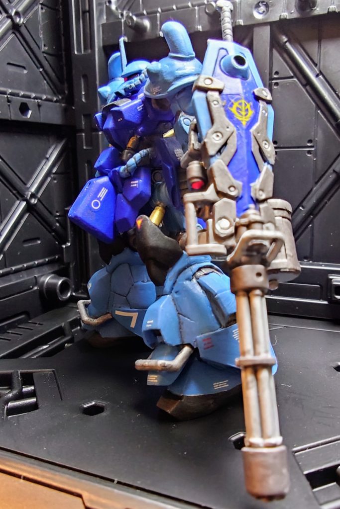 本来のグフカスタムは、個人的にスリムなイメージですが、今作はフライトタイプの名残もあり、全体的にかなりゴツい体型のグフカスタムになりました😅。まぁこれもガンダムアーティファクトのアレンジとして、アリかな?と(笑)