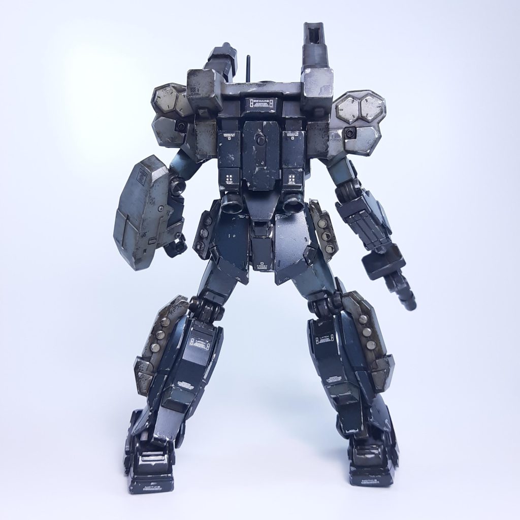 デカールを少し貼ってみました。