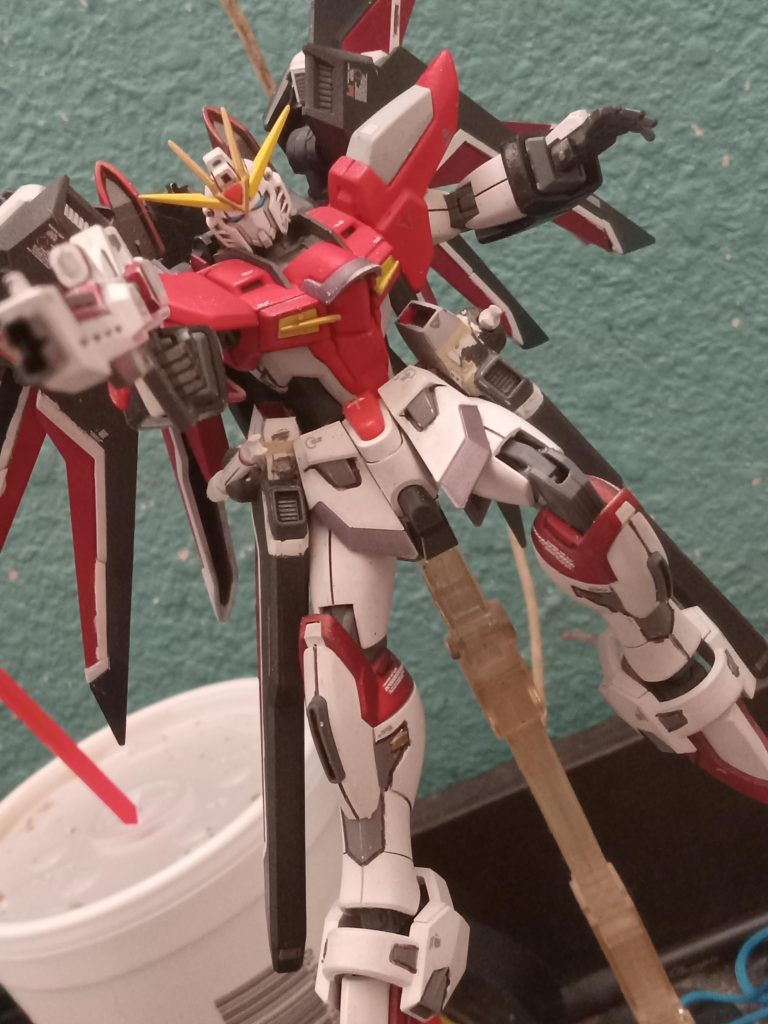 指揮官機、ライジングフリーダムガンダム。全機中最強の機体。プラズマ収束ビーム砲4門と肩部追加スラスターを装備。