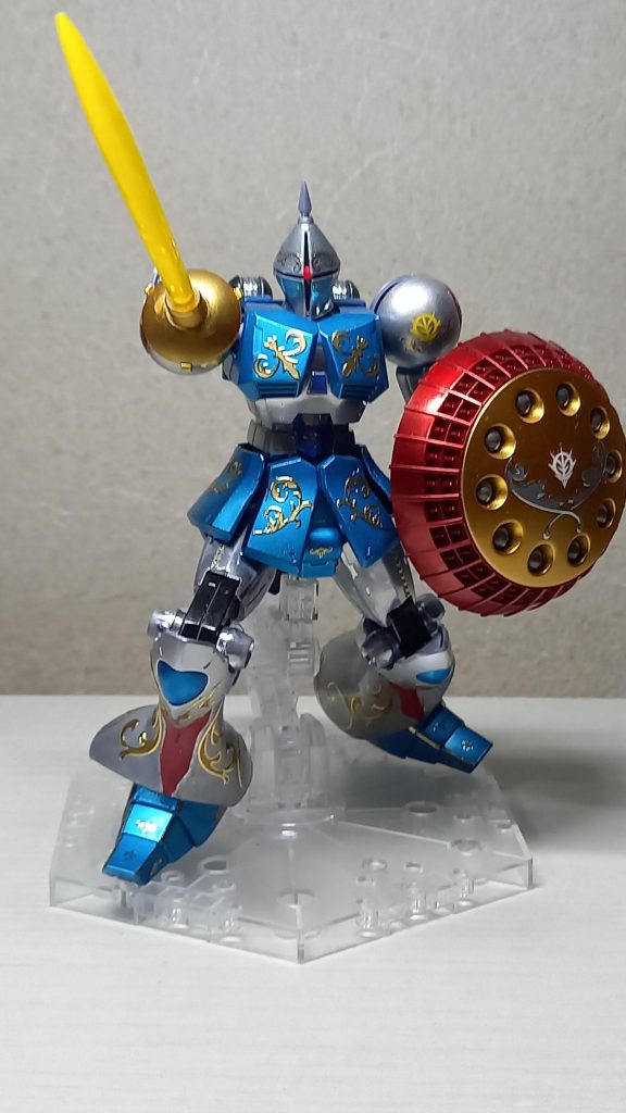 サーベル持ち手優秀ですよね~迫力あるポージングできます。足や各関節も意外と稼働範囲広く、遊べます(*´ω`*)