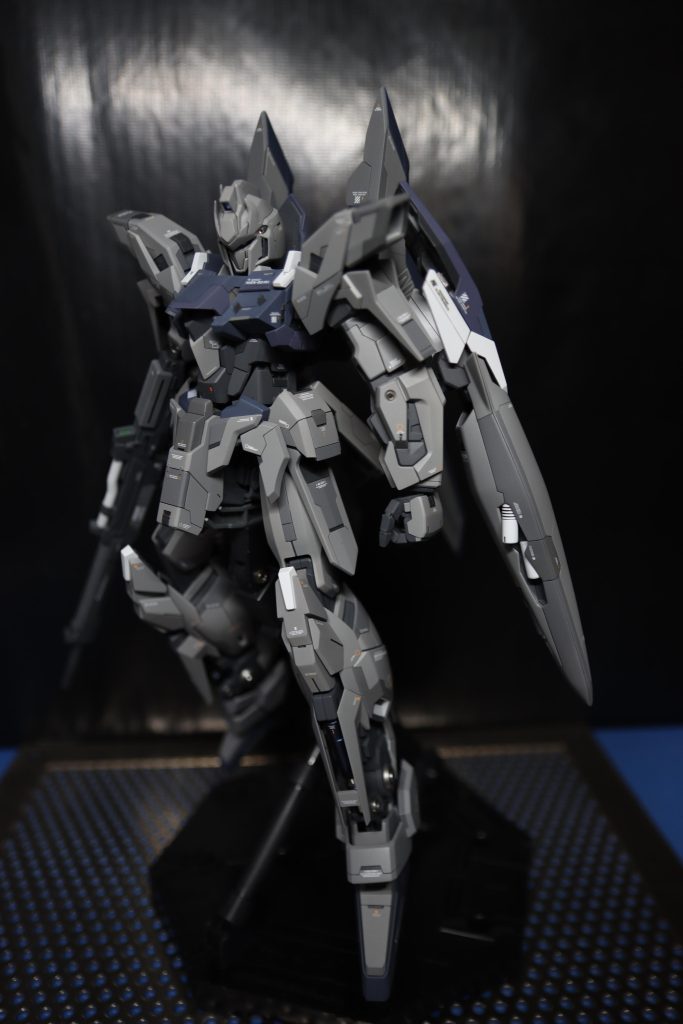 変形オミット したので、各関節ゆるゆるなところは接着しました。つま先、股間、肩など