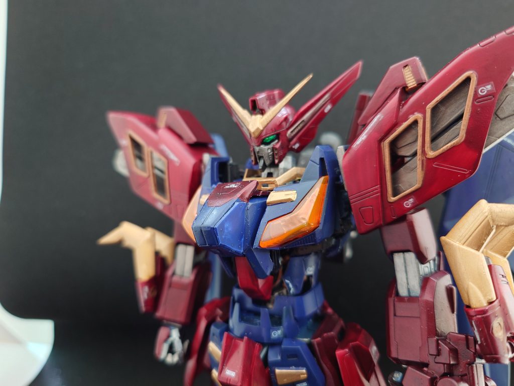 バストアップ。首はフレーム部で切って3mm延長。あごを引いたり上を向いたりが大幅に改善されました。